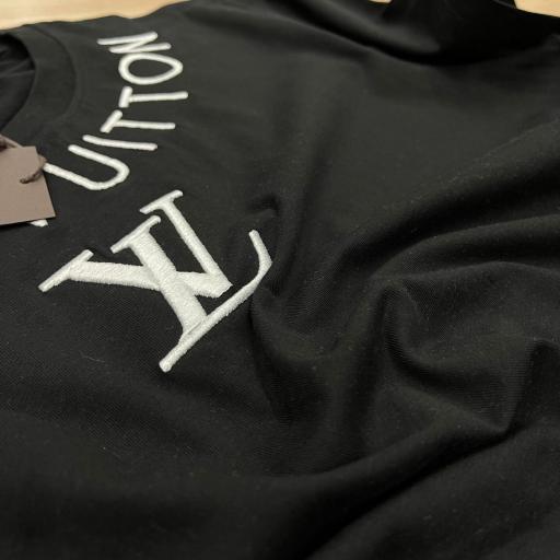 Camiseta VL negra/ logo bordado. MO [1]