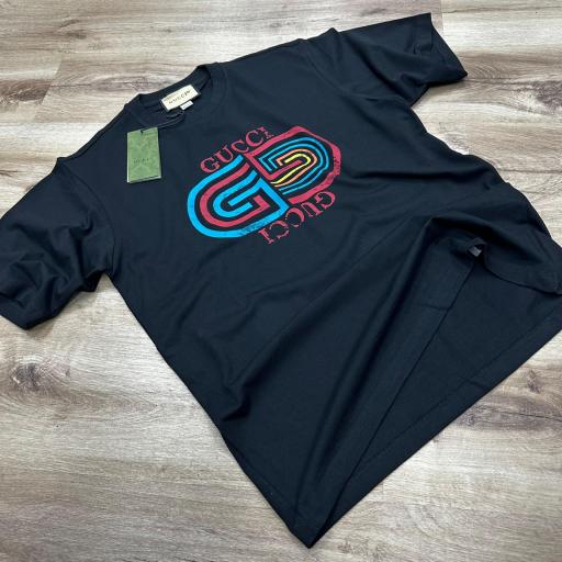 Camiseta Gcc 034/ Negra/ Estampado roja azul/ Oversize