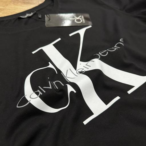 Camiseta Ckk 105/ Negra/ estampado grafico/ Talla Slim [1]