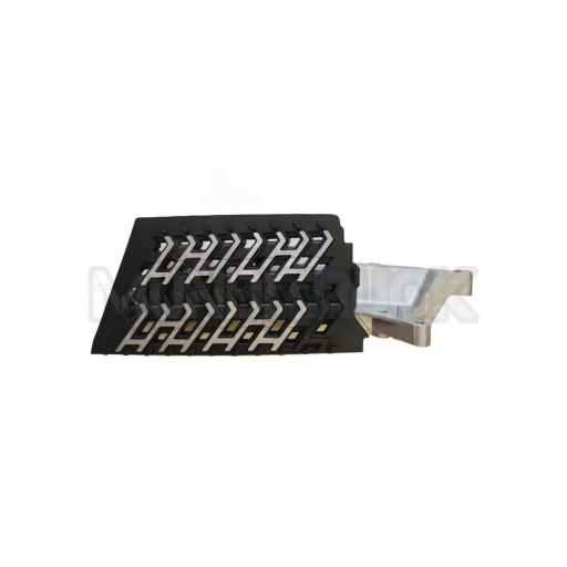 REJILLA APOYAPIES DCHO. CON INSERTOS DEBAJO VOLVO FH5 2021 / FM 2021