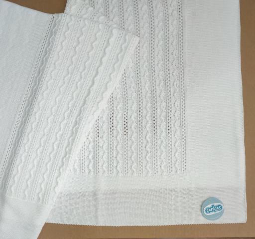 Mantita verano cuadrada con calados zigzag [0]