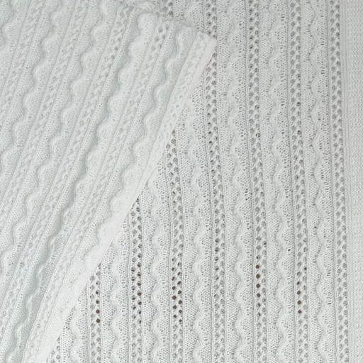 Mantita verano cuadrada con calados zigzag [2]