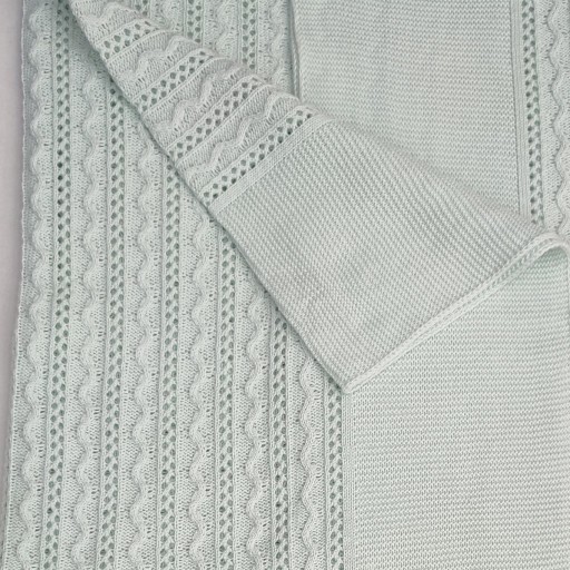 Mantita verano cuadrada con calados zigzag [1]