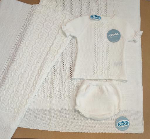 Mantita verano cuadrada con calados zigzag [1]