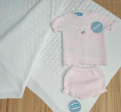 Mantita verano cuadrada con calados [1]