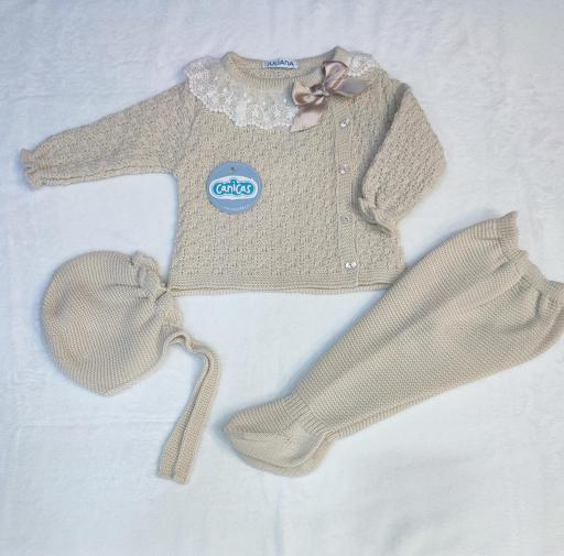 Conjunto bolero cuello puntilla gorro y polainas [2]