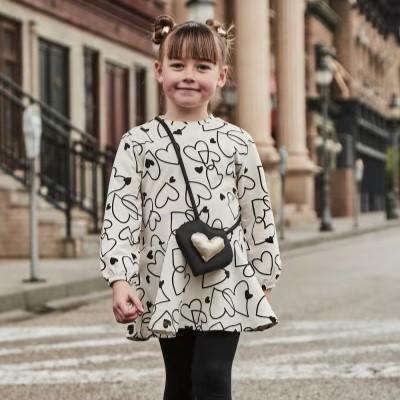 Vestido con bolso corazones para niña 