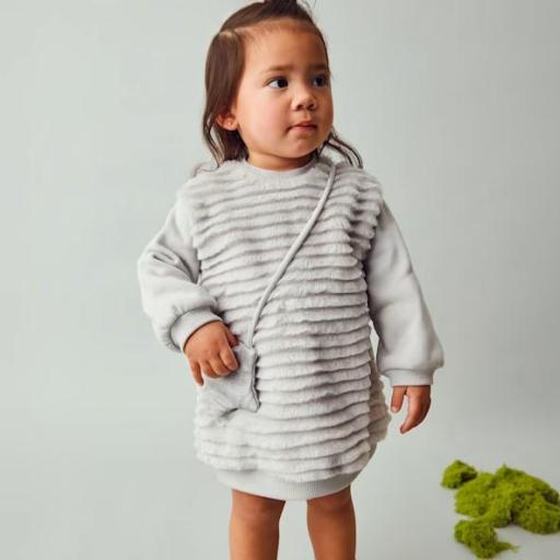Vestido con bolso bebé de pelito