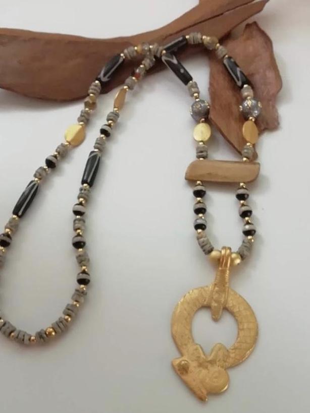 morir sensibilidad Intacto Comprar Collar con piezas de bronce africanas bañadas en oro mate Online -  Entrega 24-48h