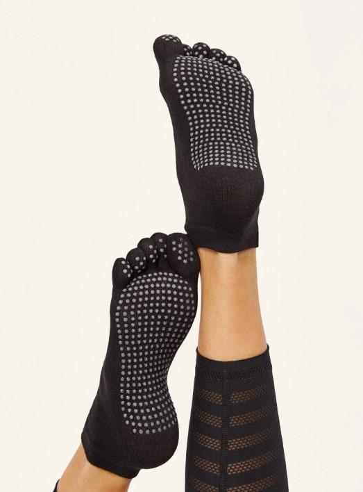 BORN Calcetines Yoga Pilates Negros