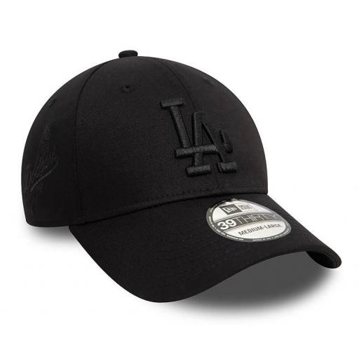 Gorra New Era Los Angeles Monochrome 39Thirty Negra [1]