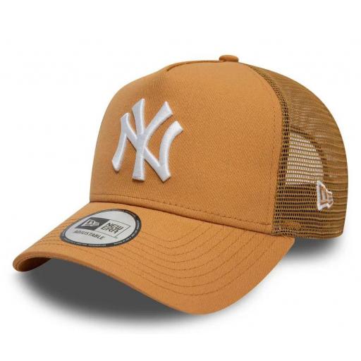 Gorra New Era League Essentials Trucker Yankees Marrón