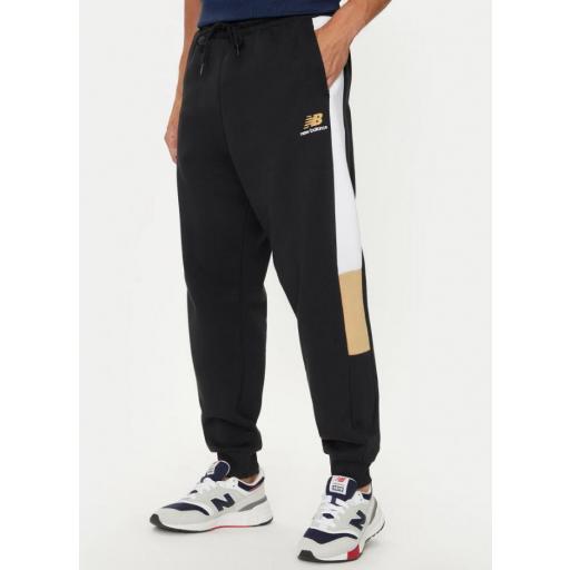 Pantalón Largo New Balance Classics Fleece Jogger Negro/Dorado