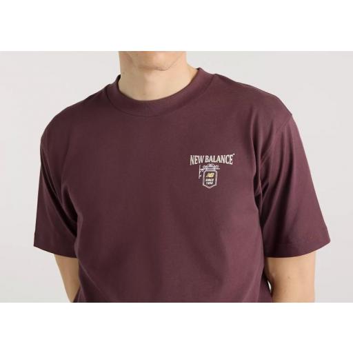 Camiseta New Balance Grab a Bite London Granate [1]