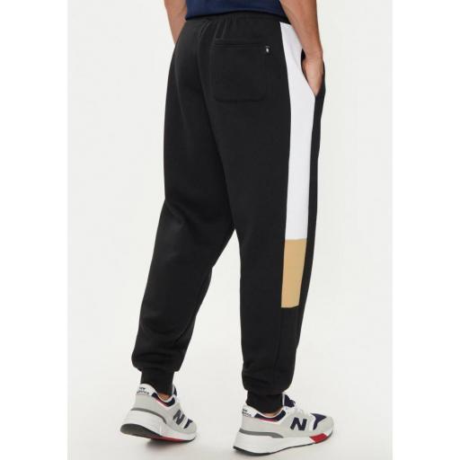 Pantalón Largo New Balance Classics Fleece Jogger Negro/Dorado [2]