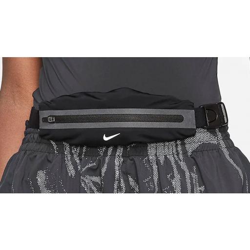 Nike Riñonera Compacta Running Slim Waistpack 2.0 negro [2]