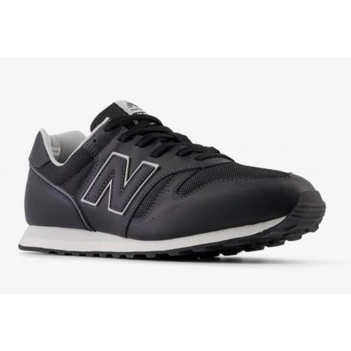 Zapatillas New Balance 373 v2 Negra Entera [1]