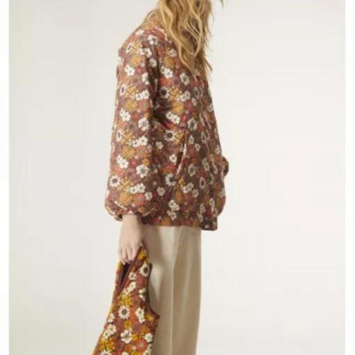 BOLSO EN TEJIDO ACOLCHADO CON ESTAMPADO FLORAL DE OTOÑO COMPAÑIA FANTASTICA