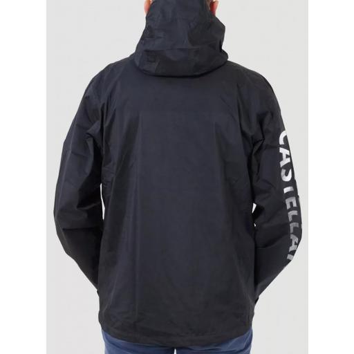 Abrigo impermeable con capucha [1]