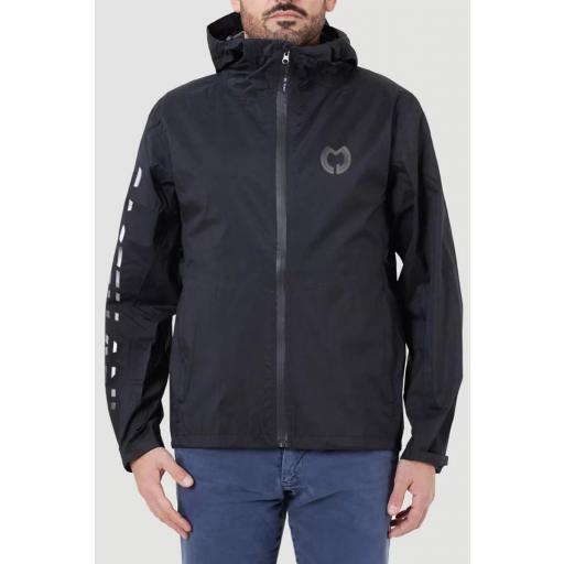 Abrigo impermeable con capucha