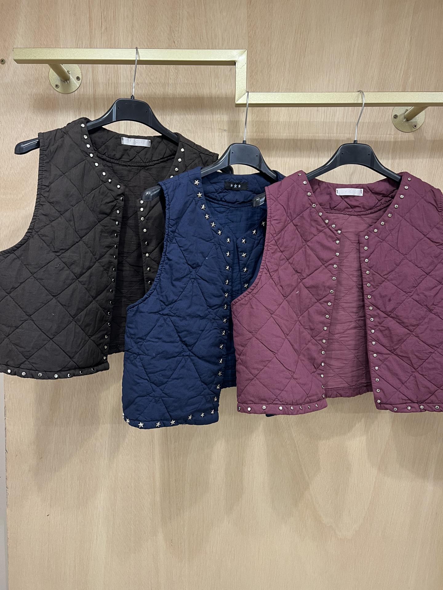 Chalequillo enguatado tachas