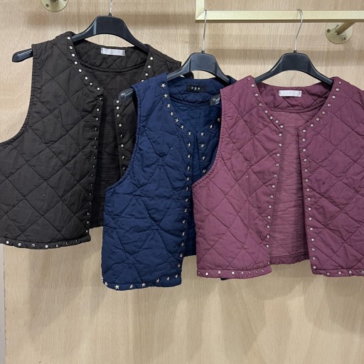 Chalequillo enguatado tachas