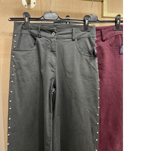 Pantalón tachuelas  [1]