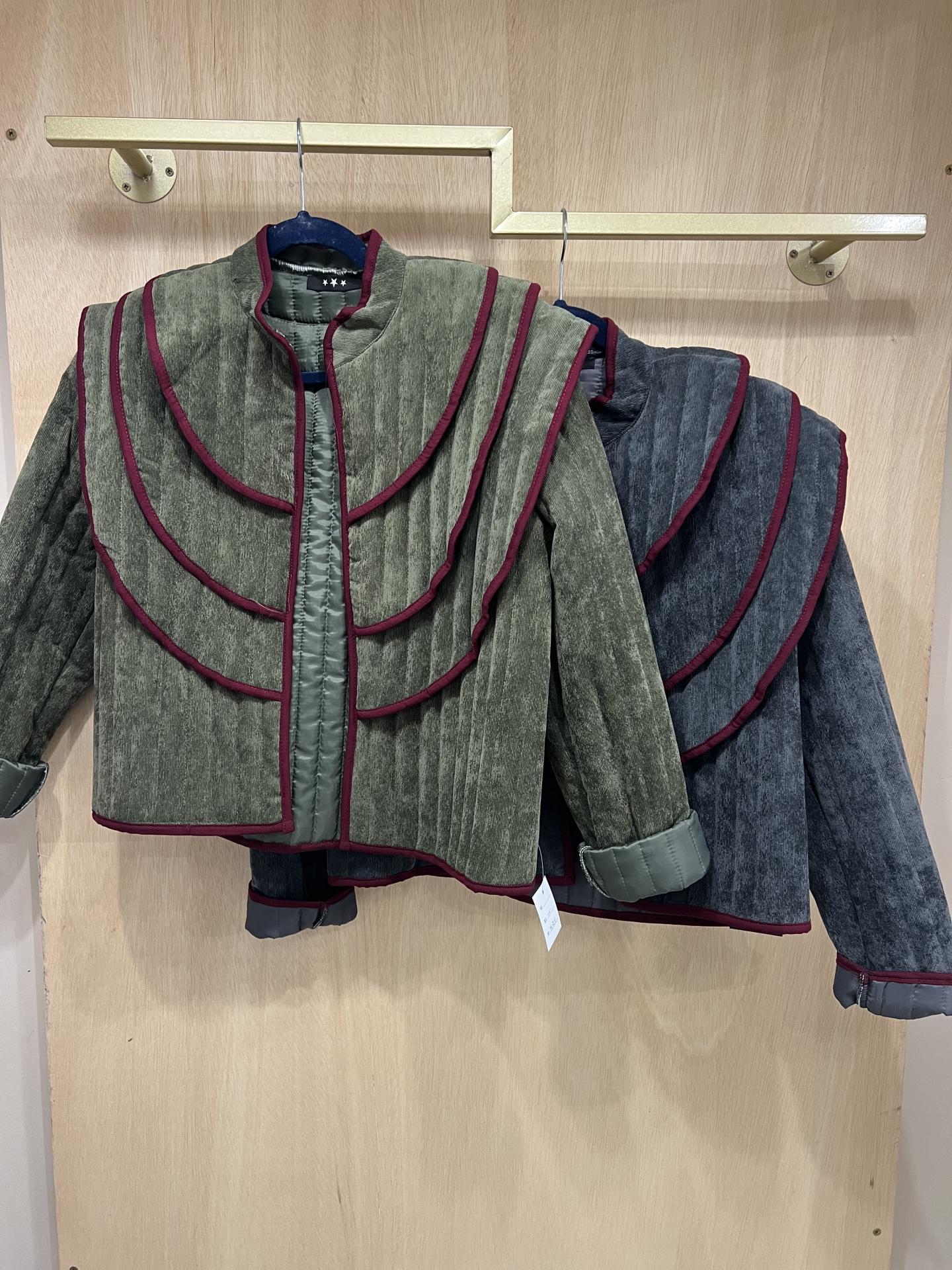 Chaqueta terciopelo micropana volantes
