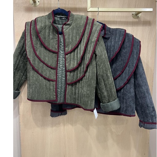 Chaqueta terciopelo micropana volantes 