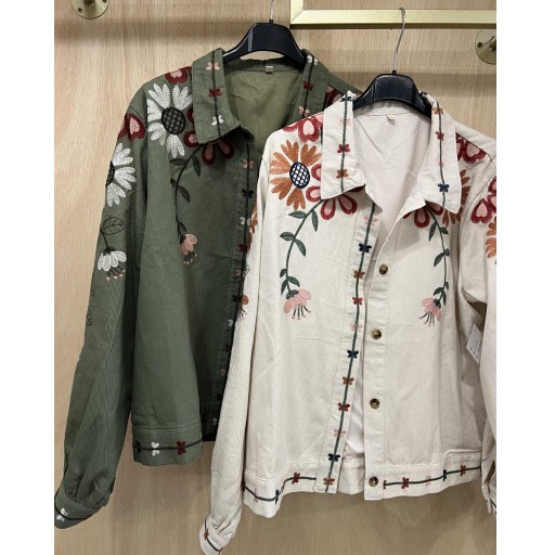 Chaqueta beige bordada 