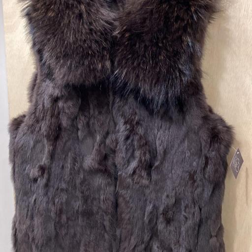 Chaleco con cuello pelo marrón 