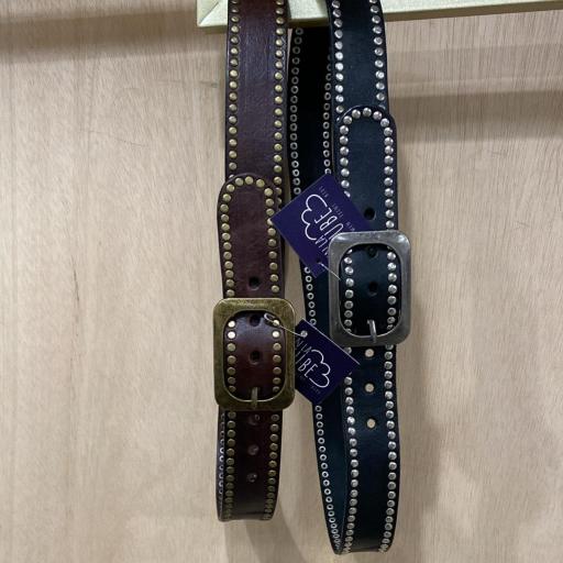 Cinturón tachuelas piel