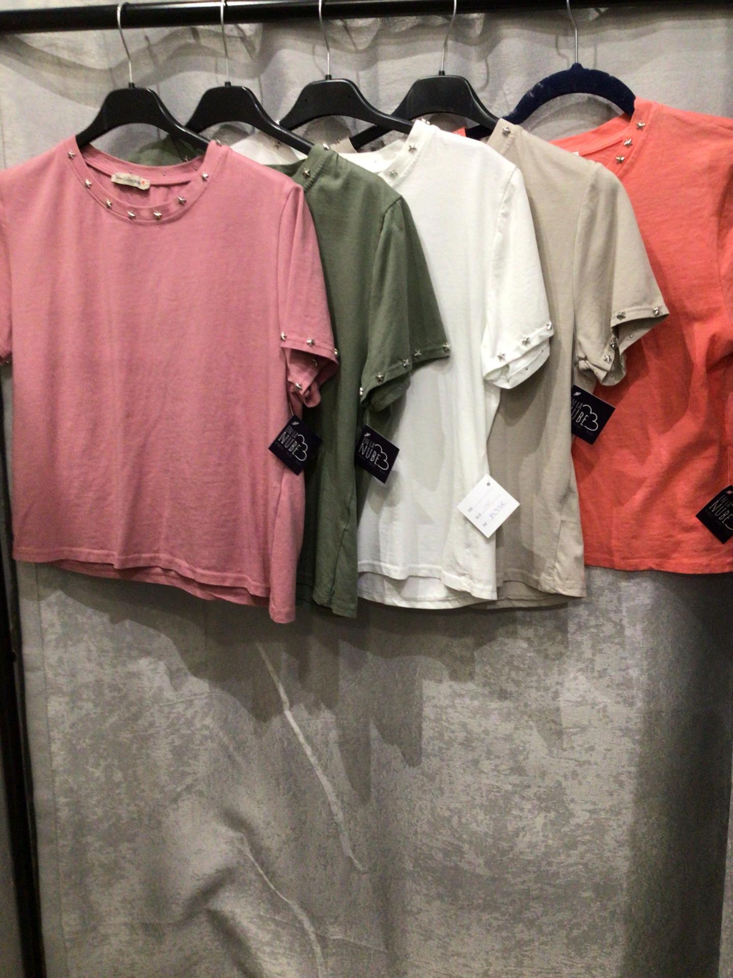 CAMISETA TACHUELAS TALLA ÚNICA