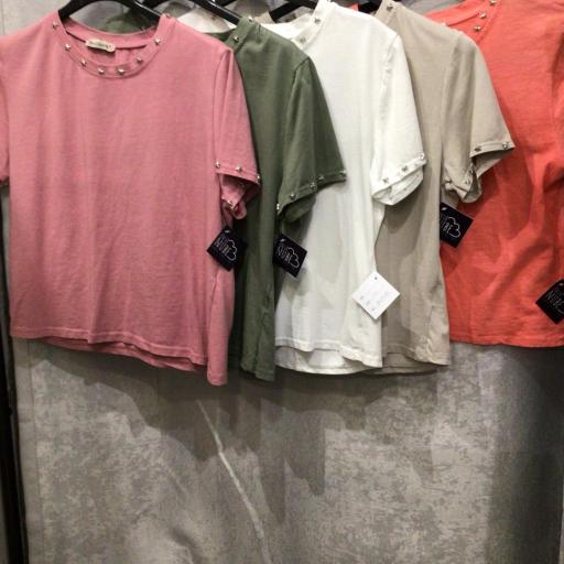 CAMISETA TACHUELAS TALLA ÚNICA 