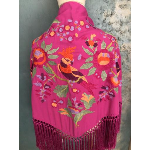 MANTÓN BORDADO