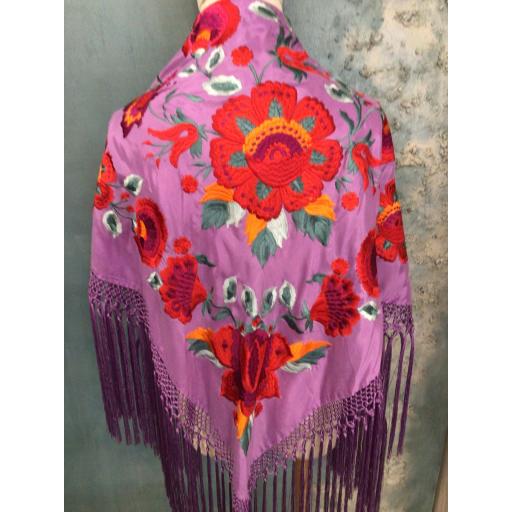 MANTÓN BORDADO