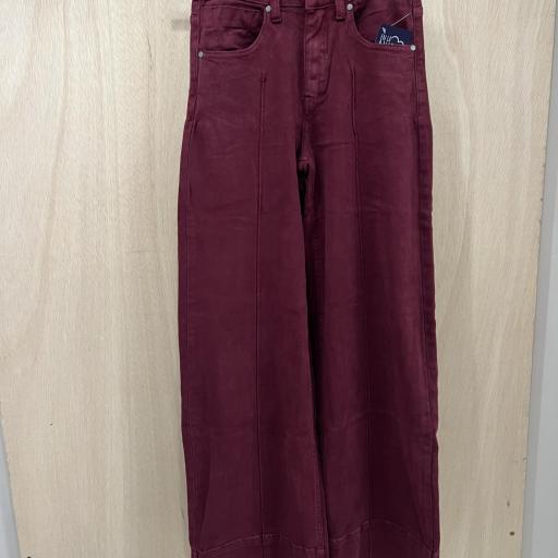 Vaquero burdeos costura 