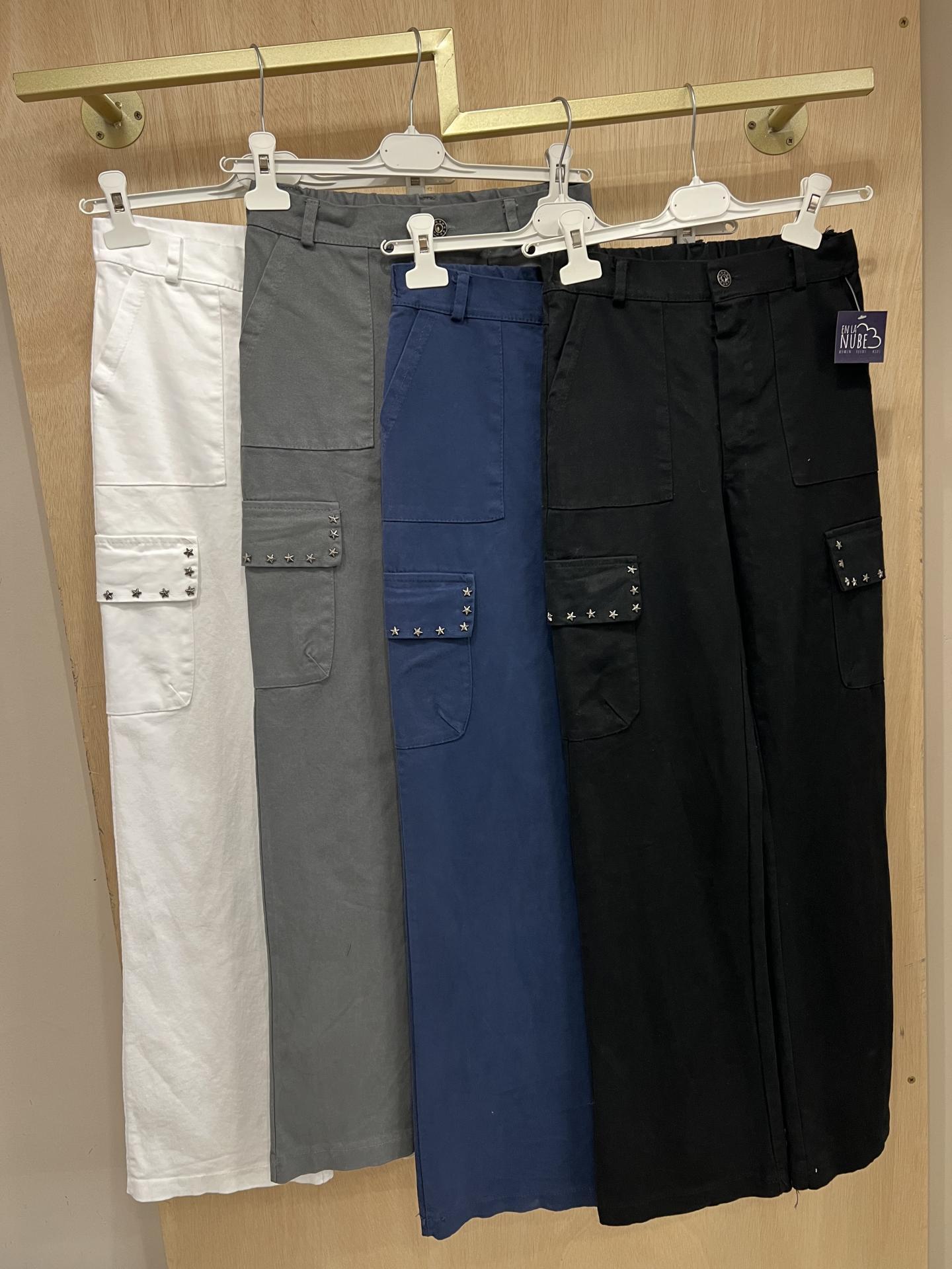 Vaquero bolsillos cargo tachas