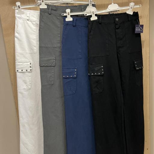 Vaquero bolsillos cargo tachas 