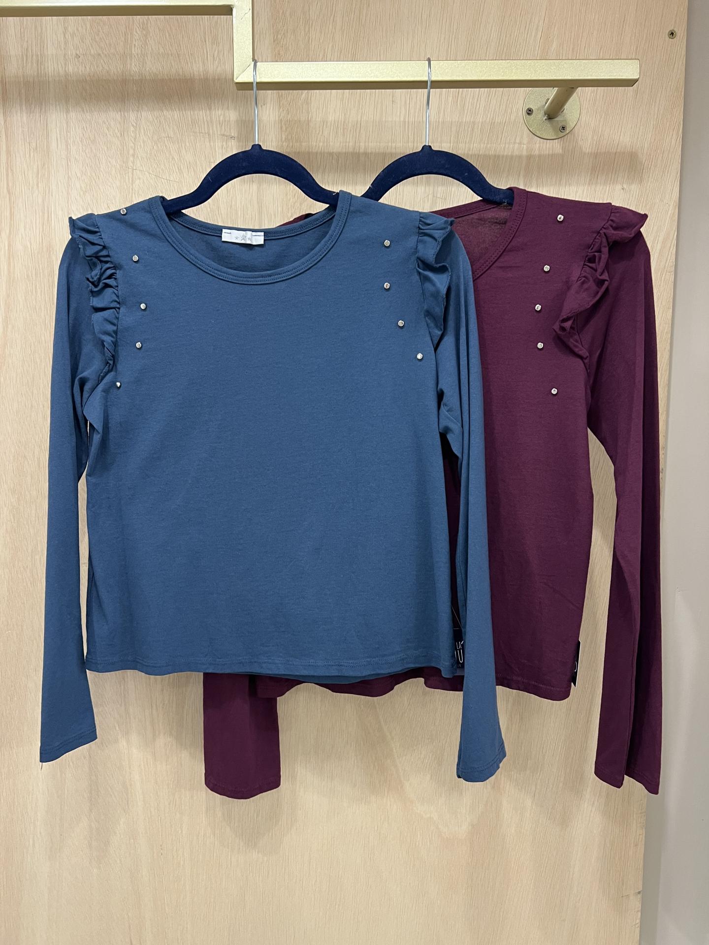 Camiseta tachas manga larga volante