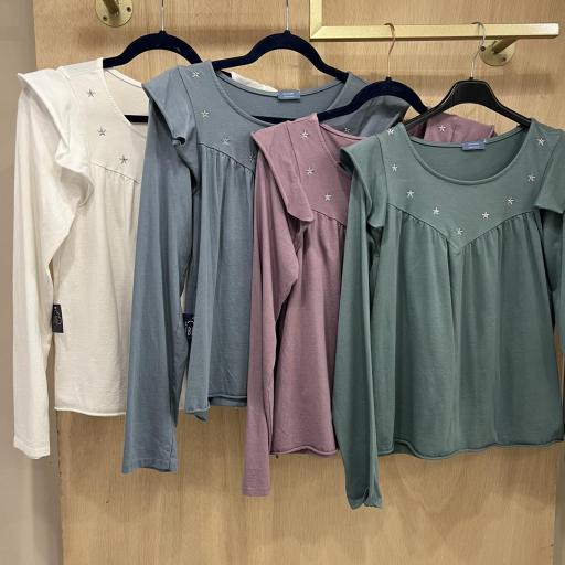 Camiseta volante estrellas bordadas