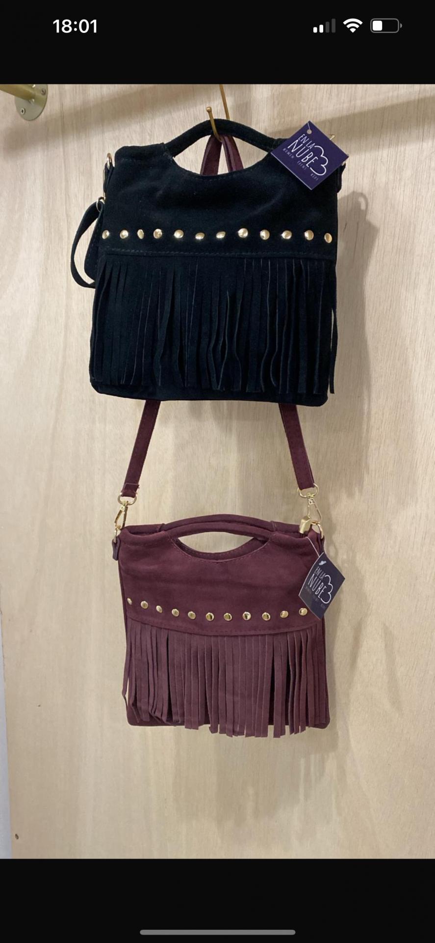 Bolso tachuelas línea flecos