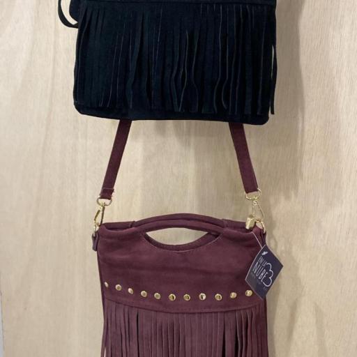 Bolso tachuelas línea flecos