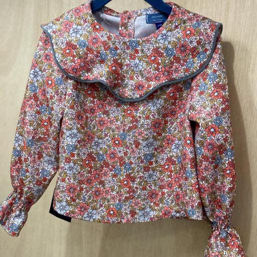 Camisa flores cuello