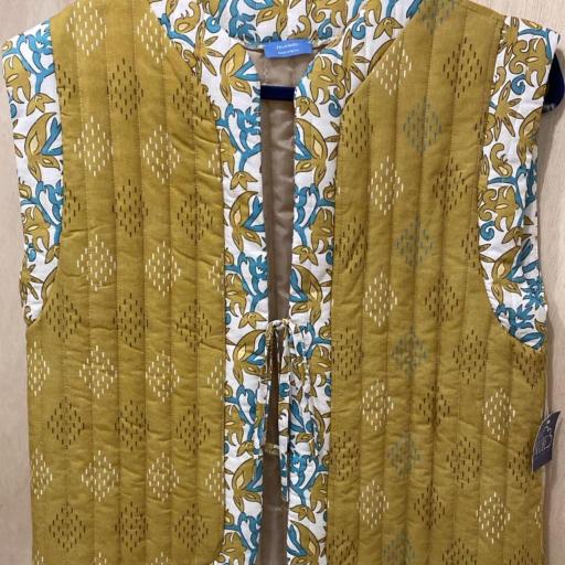 Chaleco enguatado estampado 