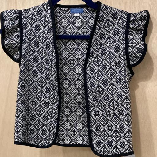 Chaleco blanco y negro