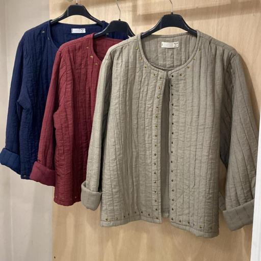 Chaqueta tachuelas estrella