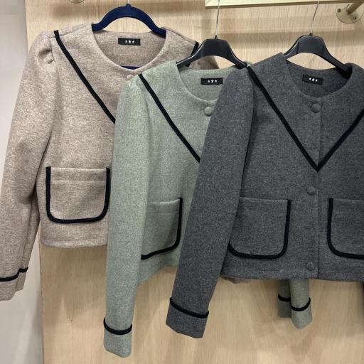 Chaqueta bies negro terciopelo 