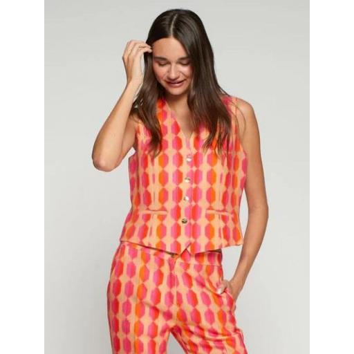 CHALECO ESTAMPADO GEOMÉTRICO ROSA-NARANJA, VILAGALLO PV 2026, REF. 33560