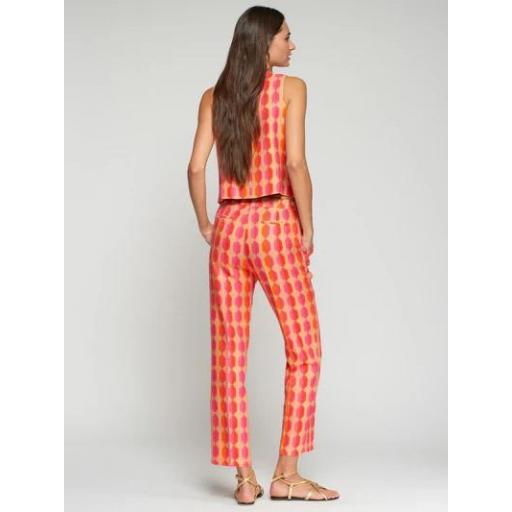 PANTALÓN RECTO ESTAMPADO GEOMÉTRICO ROSA-NARANJA, VILAGALLO PV 2026, REF. 33667 [1]